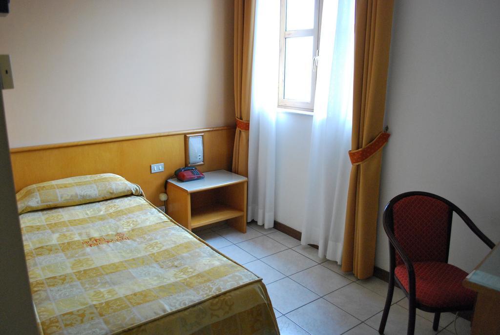 Standard Single Room,218178170:JPEG